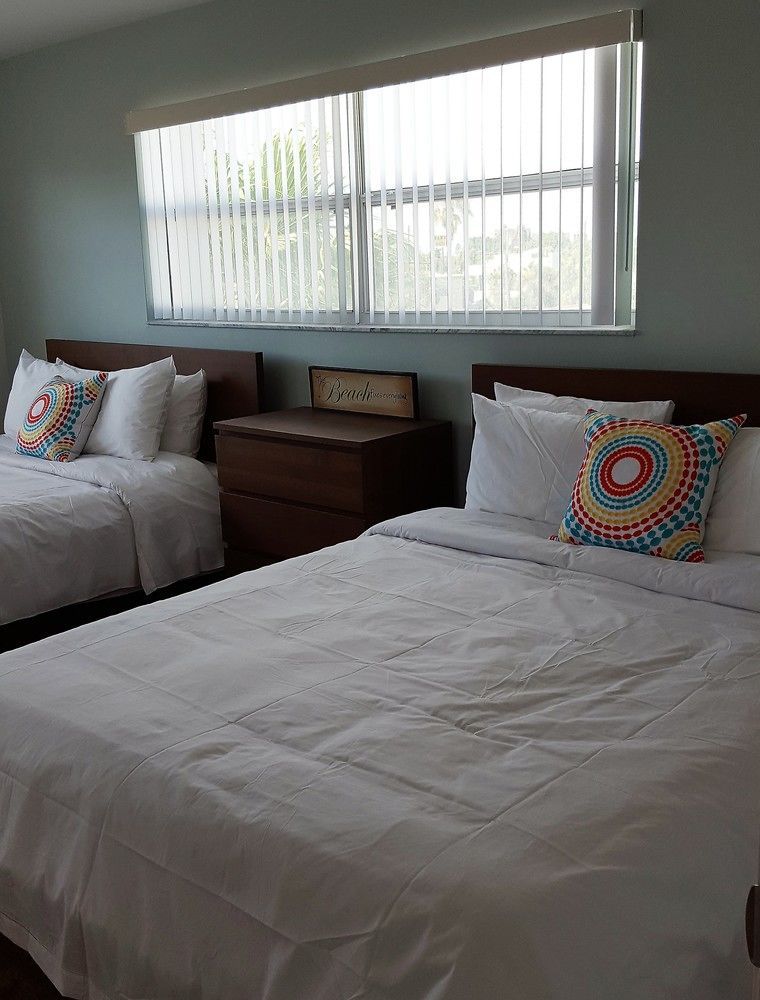 St. Pete Beach Suites Exteriör bild