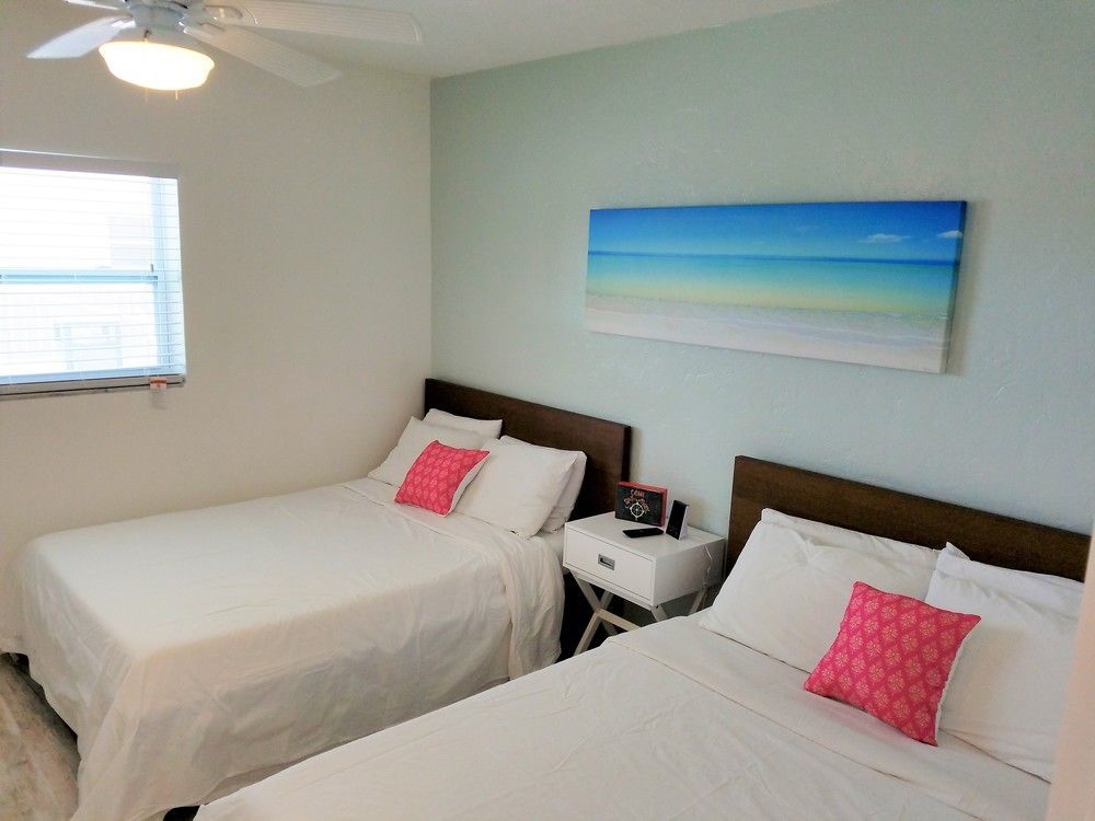 St. Pete Beach Suites Exteriör bild